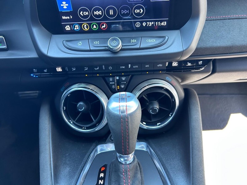 Chevrolet Camaro Vehicle Full-screen Gallery Image 15