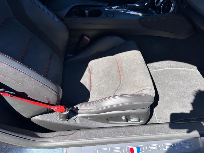 Chevrolet Camaro Vehicle Full-screen Gallery Image 17