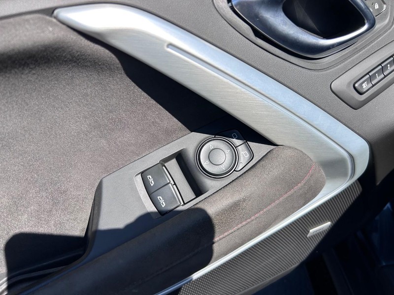 Chevrolet Camaro Vehicle Full-screen Gallery Image 18