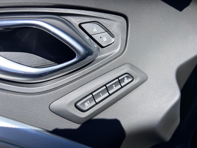 Chevrolet Camaro Vehicle Full-screen Gallery Image 19