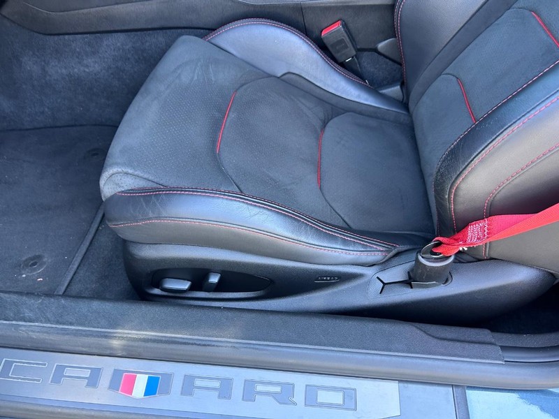 Chevrolet Camaro Vehicle Full-screen Gallery Image 20