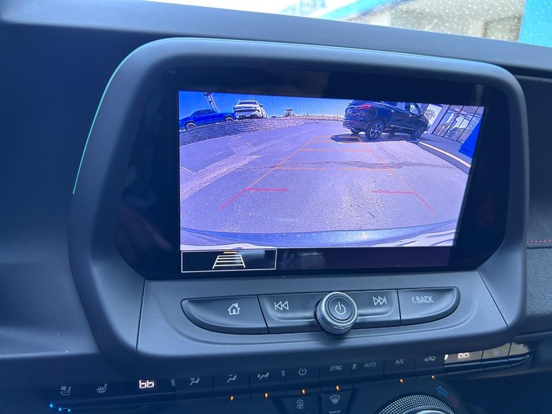 Chevrolet Camaro Vehicle Full-screen Gallery Image 22