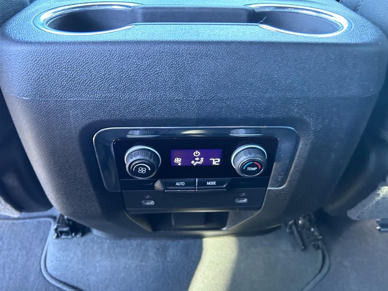 Chevrolet Tahoe Vehicle Full-screen Gallery Image 12