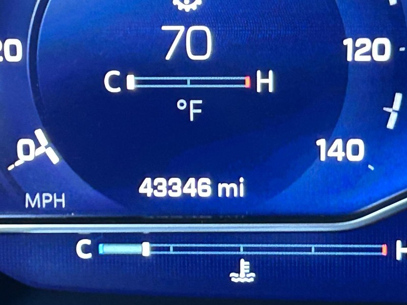 Chevrolet Tahoe Vehicle Full-screen Gallery Image 24