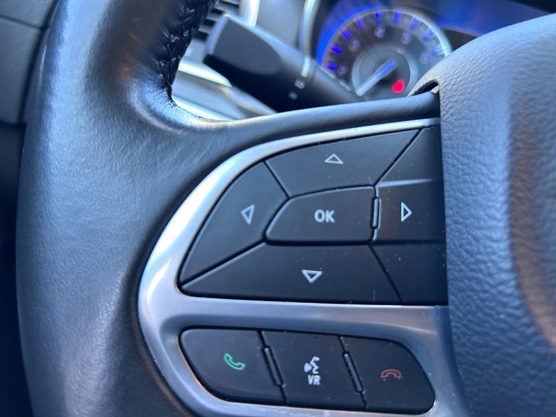 Chrysler 300 Vehicle Full-screen Gallery Image 12