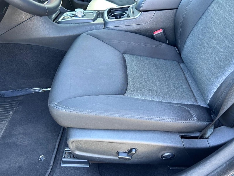 Chrysler 300 Vehicle Full-screen Gallery Image 19