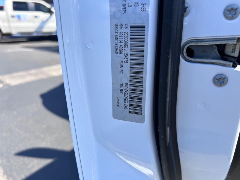 Chrysler 300 Vehicle Full-screen Gallery Image 22