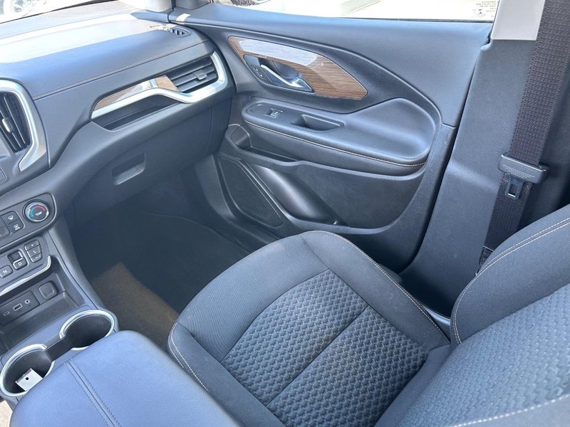 GMC Terrain Vehicle Full-screen Gallery Image 17