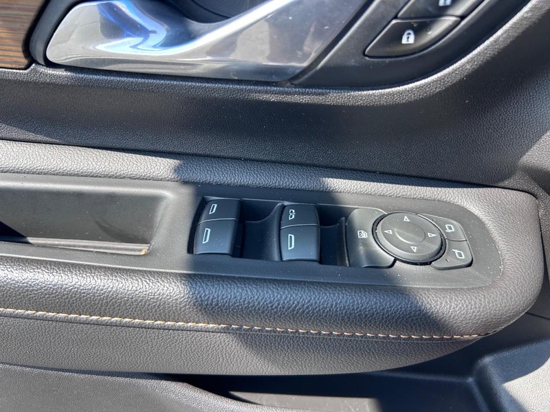 GMC Terrain Vehicle Full-screen Gallery Image 18