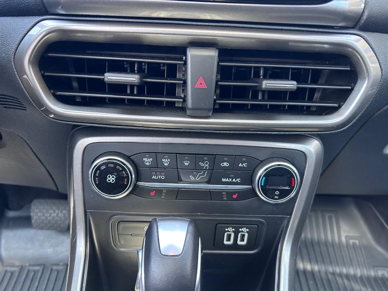 Ford EcoSport Vehicle Full-screen Gallery Image 16