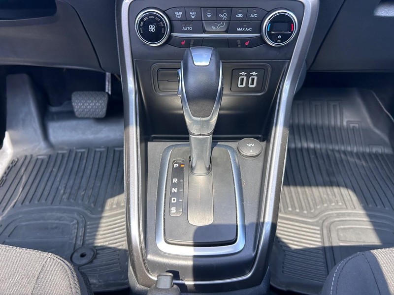 Ford EcoSport Vehicle Full-screen Gallery Image 17