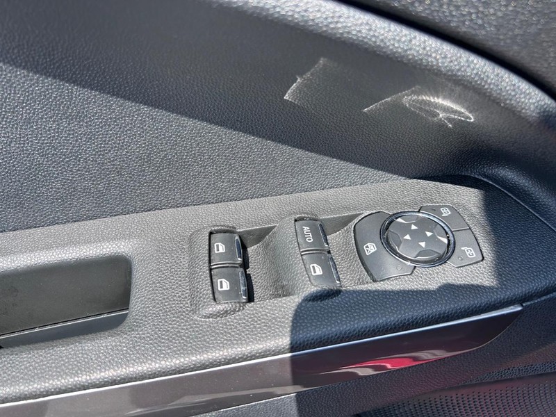Ford EcoSport Vehicle Full-screen Gallery Image 19