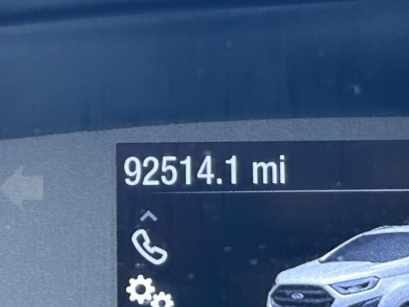 Ford EcoSport Vehicle Full-screen Gallery Image 21