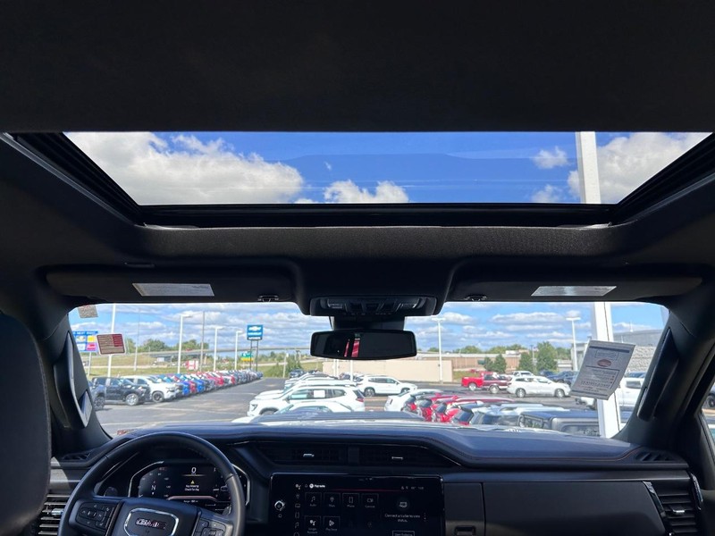 GMC Sierra 1500 Vehicle Full-screen Gallery Image 10