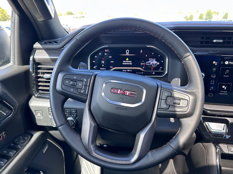 GMC Sierra 1500 Vehicle Full-screen Gallery Image 12