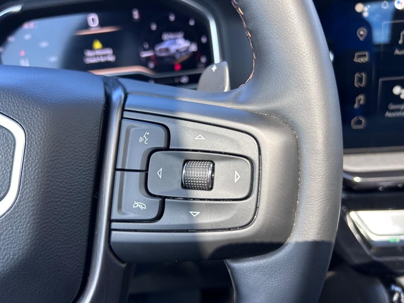 GMC Sierra 1500 Vehicle Full-screen Gallery Image 14