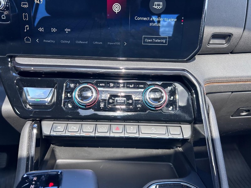 GMC Sierra 1500 Vehicle Full-screen Gallery Image 16