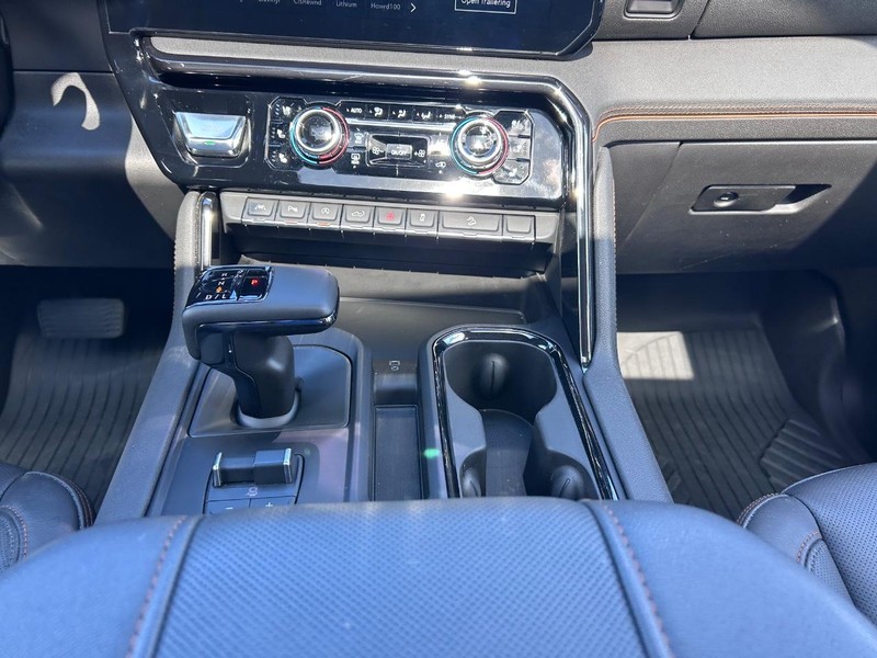 GMC Sierra 1500 Vehicle Full-screen Gallery Image 17