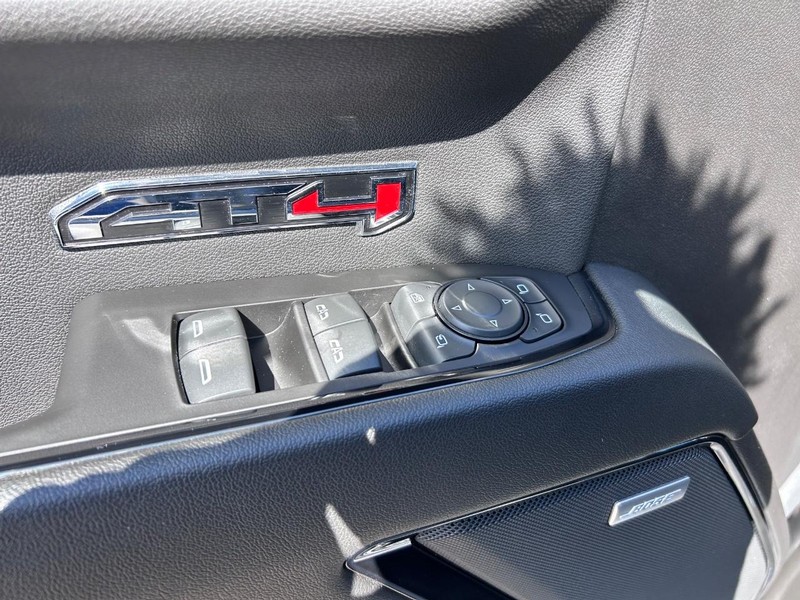 GMC Sierra 1500 Vehicle Full-screen Gallery Image 19