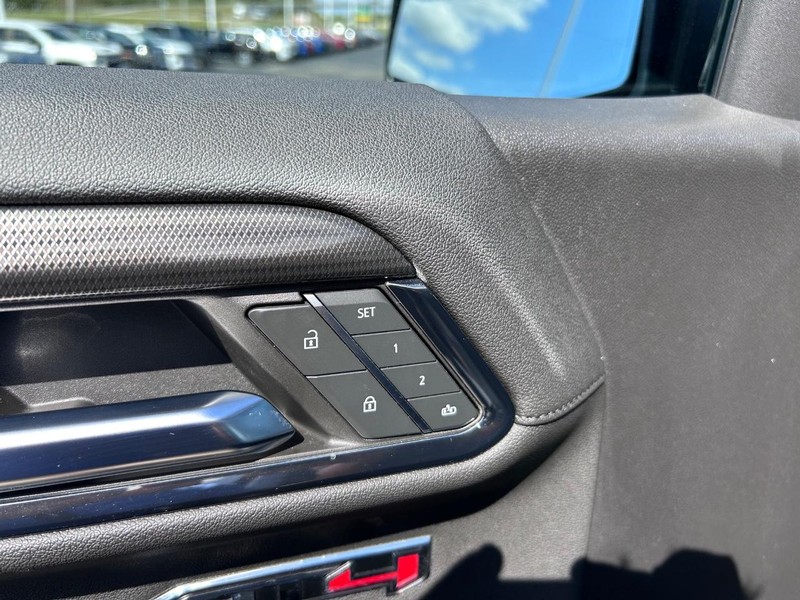 GMC Sierra 1500 Vehicle Full-screen Gallery Image 20