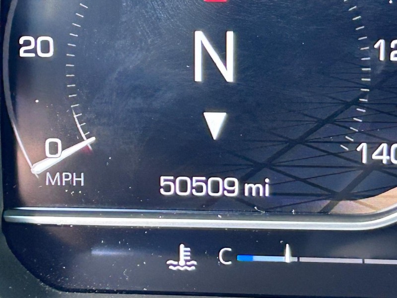 GMC Sierra 1500 Vehicle Full-screen Gallery Image 22