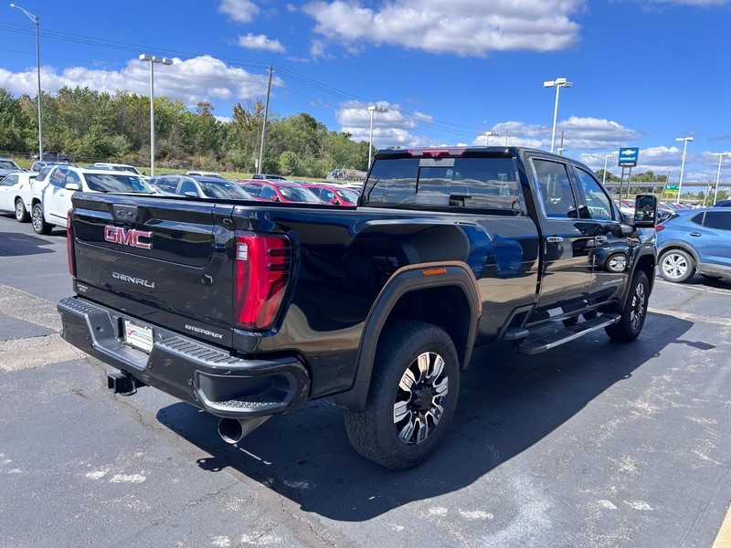 GMC Sierra 3500HD Vehicle Full-screen Gallery Image 05