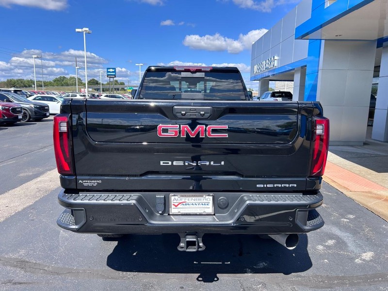 GMC Sierra 3500HD Vehicle Full-screen Gallery Image 06