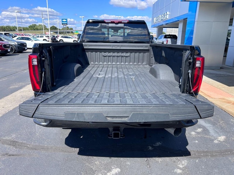 GMC Sierra 3500HD Vehicle Full-screen Gallery Image 07