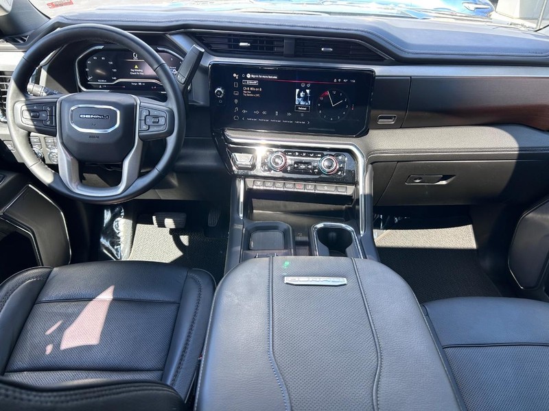 GMC Sierra 3500HD Vehicle Full-screen Gallery Image 11