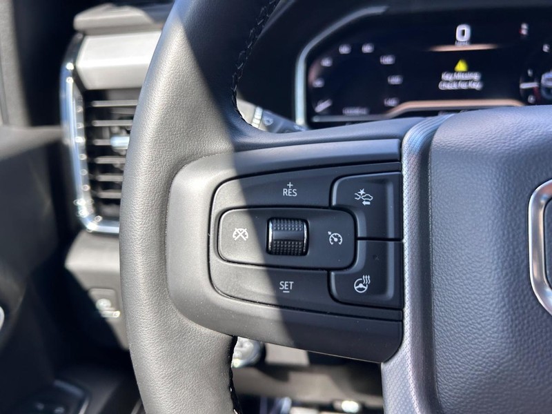 GMC Sierra 3500HD Vehicle Full-screen Gallery Image 13