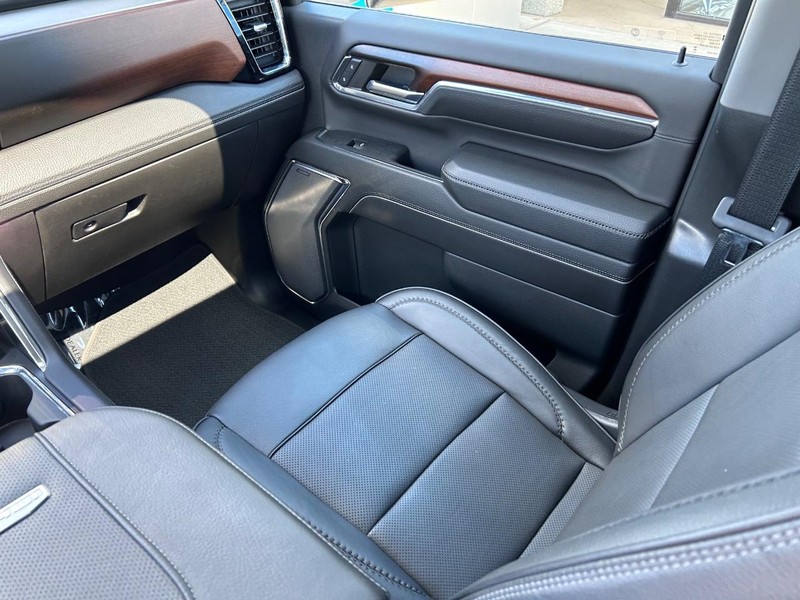 GMC Sierra 3500HD Vehicle Full-screen Gallery Image 17