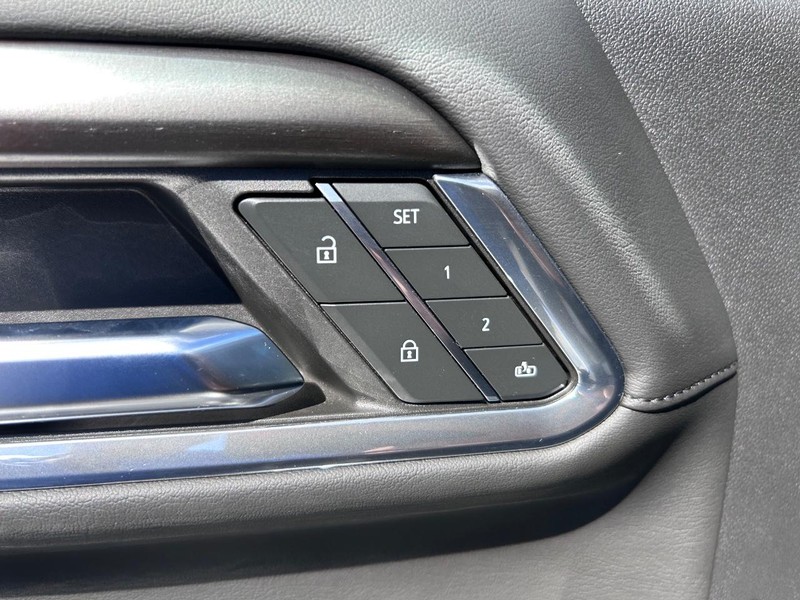 GMC Sierra 3500HD Vehicle Full-screen Gallery Image 19