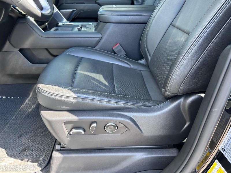 GMC Sierra 3500HD Vehicle Full-screen Gallery Image 20