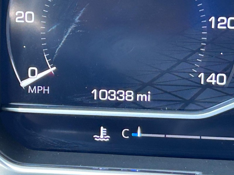 GMC Sierra 3500HD Vehicle Full-screen Gallery Image 21