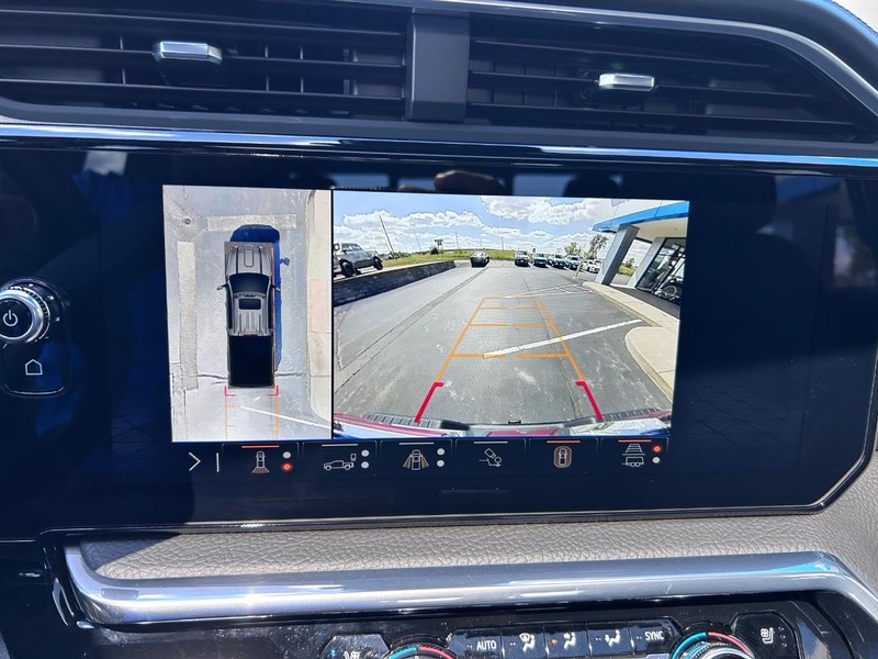 GMC Sierra 3500HD Vehicle Full-screen Gallery Image 22