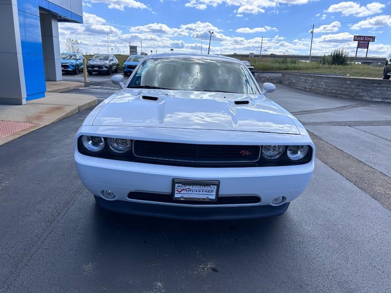 Dodge Challenger Vehicle Full-screen Gallery Image 03