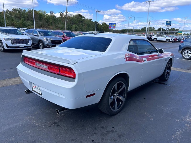 Dodge Challenger Vehicle Full-screen Gallery Image 05