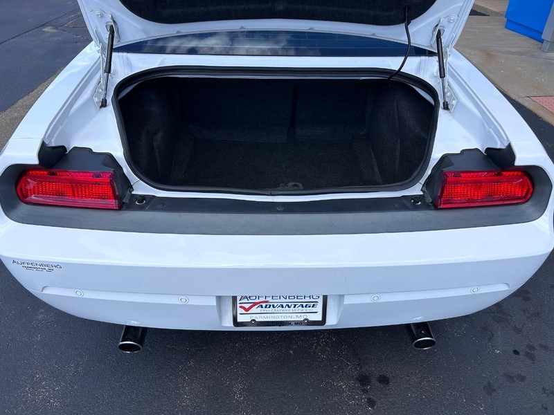 Dodge Challenger Vehicle Full-screen Gallery Image 07