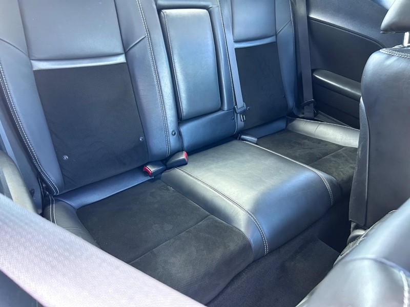 Dodge Challenger Vehicle Full-screen Gallery Image 09