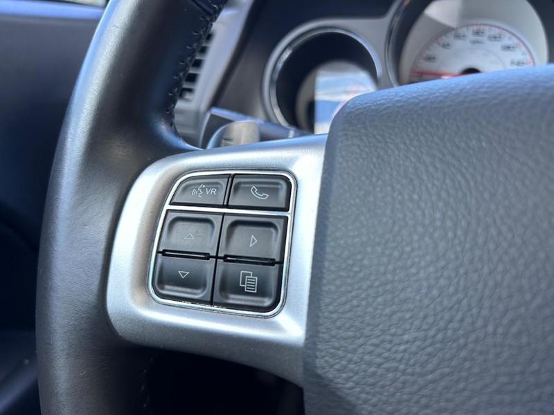 Dodge Challenger Vehicle Full-screen Gallery Image 13