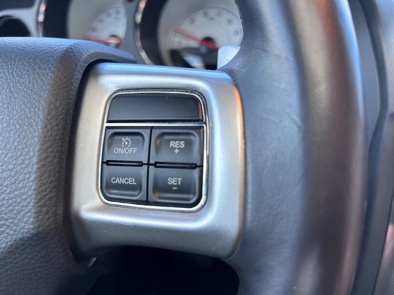 Dodge Challenger Vehicle Full-screen Gallery Image 14