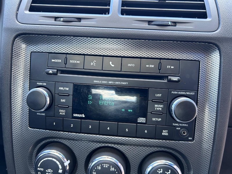 Dodge Challenger Vehicle Full-screen Gallery Image 15