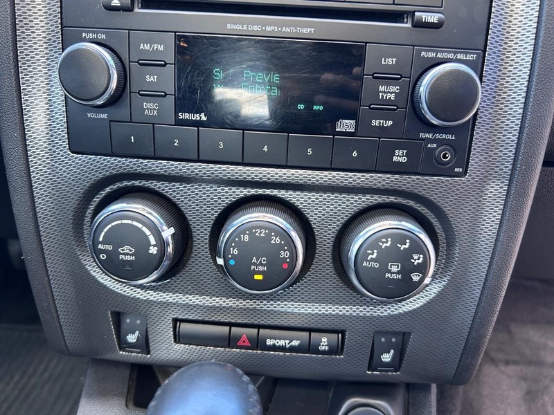 Dodge Challenger Vehicle Full-screen Gallery Image 16