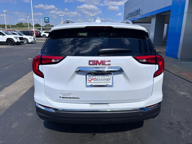 GMC Terrain Vehicle Full-screen Gallery Image 06