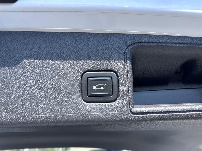 GMC Terrain Vehicle Full-screen Gallery Image 08