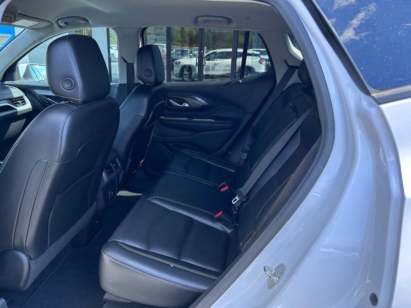 GMC Terrain Vehicle Full-screen Gallery Image 10