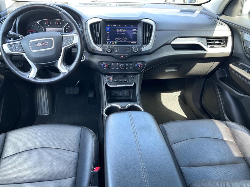 GMC Terrain Vehicle Full-screen Gallery Image 11