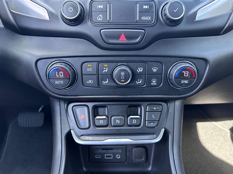 GMC Terrain Vehicle Full-screen Gallery Image 16