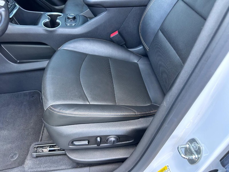 GMC Terrain Vehicle Full-screen Gallery Image 21