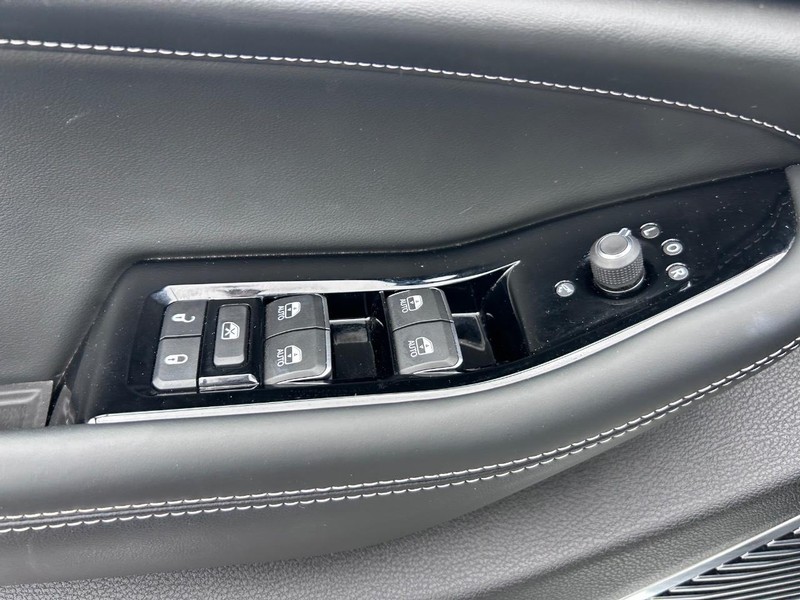 Jeep Grand Cherokee L Vehicle Full-screen Gallery Image 22